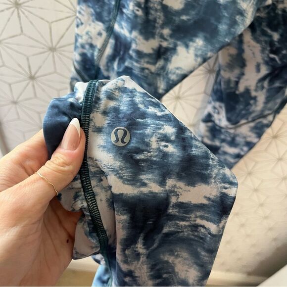 Lululemon Speed Tight III Luxtreme
Sea Side Silver Fox Alberta Lake / Naval Blue - Picture 11 of 12